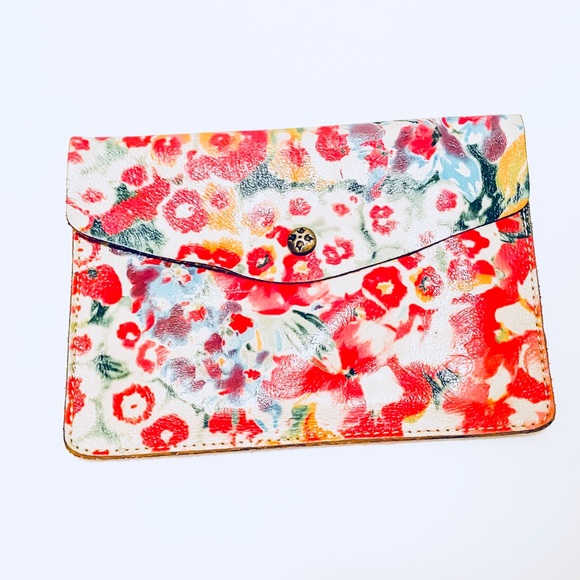 Pamela Nash Handbags - 🛍Patricia Nash Floral Leather Clutch